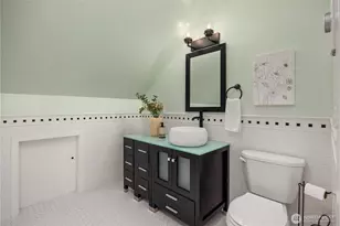 907 NE 72nd St, Seattle, WA 98115 - Photo 17