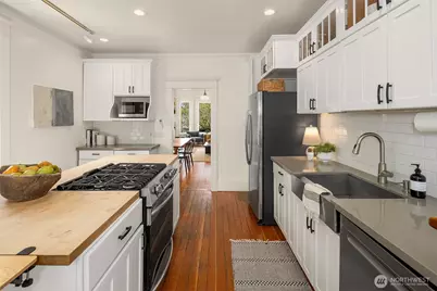 6750 26th Avenue NW, Seattle, WA 98117 - Photo 11