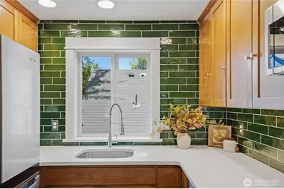 227 24th Avenue E #B, Seattle, WA 98112 - Photo 9
