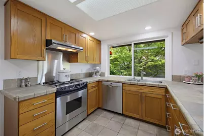 16653 157th Avenue SE, Renton, WA 98058 - Photo 13