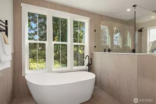 10223 NE 24th St, Bellevue, WA 98004 - Photo 21