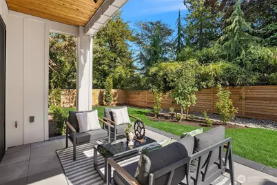 10223 NE 24th Street, Bellevue, WA 98004 - Photo 11