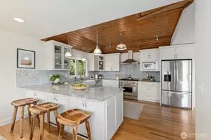 5930 Rose Loop NE, Bainbridge Island, WA 98110 - Photo 7