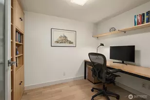 588 Bell St, Seattle, WA 98121 - Photo 17