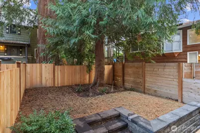 10736 Interlake Avenue N, Seattle, WA 98133 - Photo 15