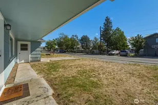 607 S 1st St, Brewster, WA 98812 - Photo 5