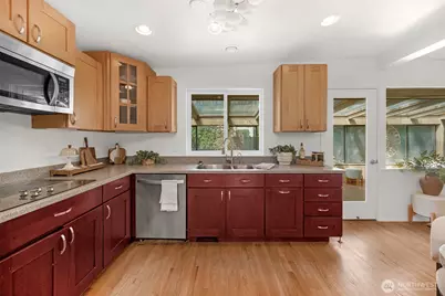 12521 2nd Avenue NE, Seattle, WA 98125 - Photo 9