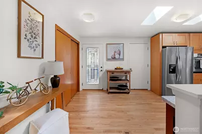 12521 2nd Avenue NE, Seattle, WA 98125 - Photo 7