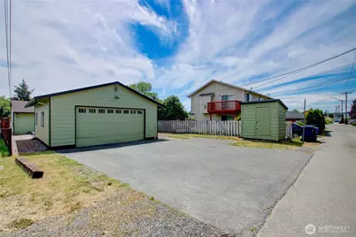 1709 2nd St, Marysville, WA 98270 - Photo 13