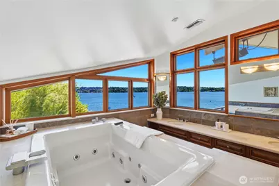 8279 W Mercer Way, Mercer Island, WA 98040 - Photo 21
