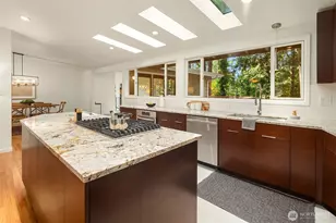 12210 NE 64th St, Kirkland, WA 98033 - Photo 7