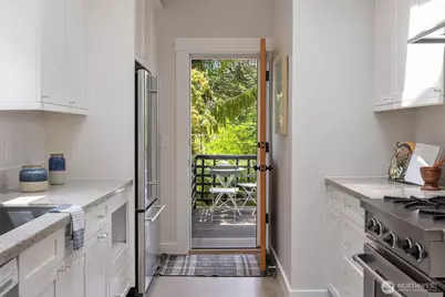 2537 2nd Avenue W, Seattle, WA 98119 - Photo 13