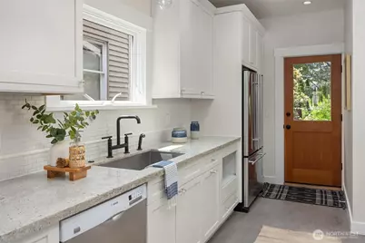 2537 2nd Avenue W, Seattle, WA 98119 - Photo 11