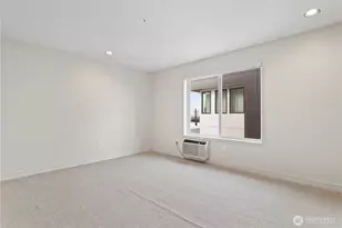 601 W Mercer Pl, Seattle, WA 98119 - Photo 13