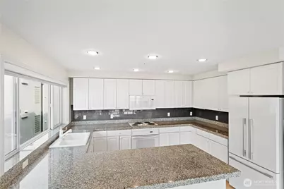 601 W Mercer Place #401, Seattle, WA 98119 - Photo 11