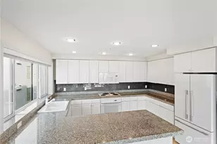 601 W Mercer Pl, Seattle, WA 98119 - Photo 11