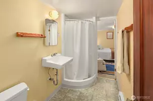 125 NE 135th St, Seattle, WA 98125 - Photo 21