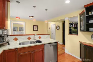 125 NE 135th St, Seattle, WA 98125 - Photo 13