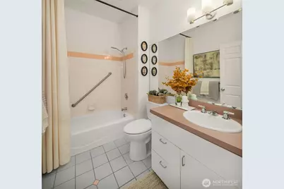 524 12th Avenue E #301, Seattle, WA 98102 - Photo 25