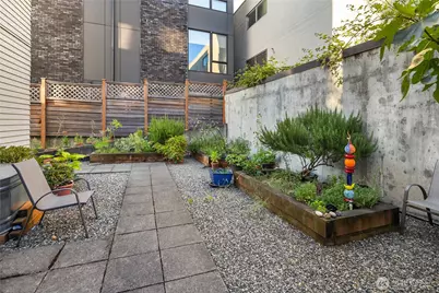 524 12th Avenue E #301, Seattle, WA 98102 - Photo 39