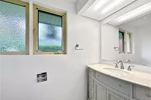 7920 NE 26th St, Medina, WA 98039 - Photo 11