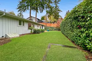 7920 NE 26th St, Medina, WA 98039 - Photo 15