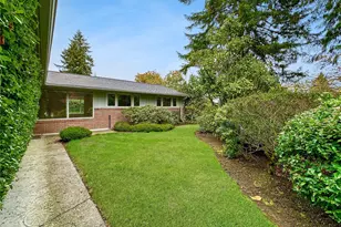 7920 NE 26th St, Medina, WA 98039 - Photo 13