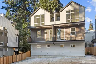10746 Interlake Ave N, Seattle, WA 98133 - Photo 3