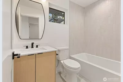 10746 Interlake Avenue N, Seattle, WA 98133 - Photo 13