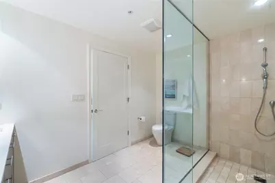 500 106th Avenue NE #2803, Bellevue, WA 98004 - Photo 9