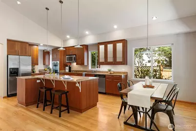 2007 NE Dingley Road, Bainbridge Island, WA 98110 - Photo 11
