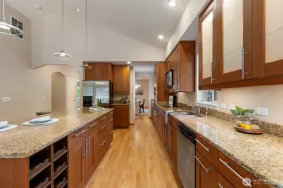 2007 NE Dingley Road, Bainbridge Island, WA 98110 - Photo 13