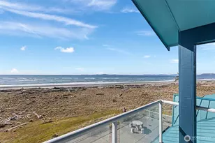 913 Riley Rd, Oak Harbor, WA 98277 - Photo 11