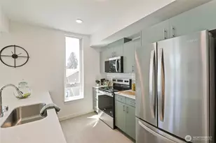 5819 Phinney Ave N, Seattle, WA 98103 - Photo 11