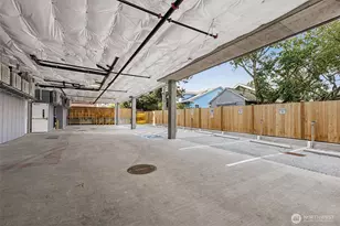 5819 Phinney Ave N, Seattle, WA 98103 - Photo 29