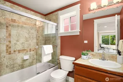118 NW 39th Street #B, Seattle, WA 98107 - Photo 13
