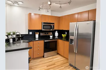 621 5th Avenue N #402, Seattle, WA 98109 - Photo 9