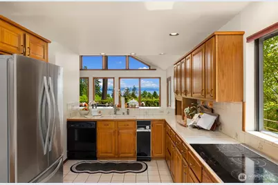9793 NE Murden Cove Drive, Bainbridge Island, WA 98110 - Photo 17