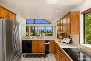 9793 NE Murden Cove Dr, Bainbridge Island, WA 98110 - Photo 17