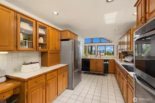 9793 NE Murden Cove Dr, Bainbridge Island, WA 98110 - Photo 19