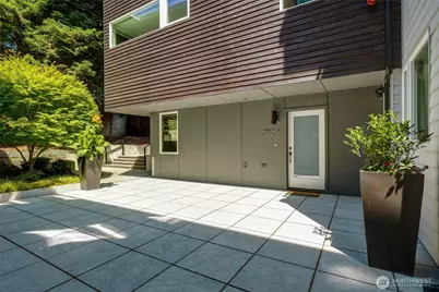 3929 2nd Avenue NE, Seattle, WA 98105 - Photo 7