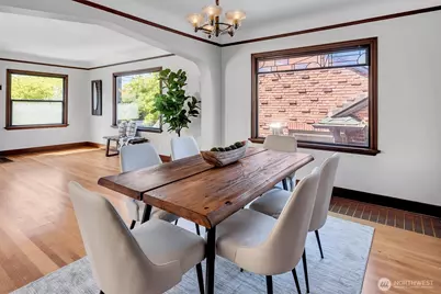 2714 Queen Anne Avenue N, Seattle, WA 98109 - Photo 13