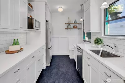 2714 Queen Anne Avenue N, Seattle, WA 98109 - Photo 15