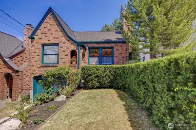 2714 Queen Anne Avenue N, Seattle, WA 98109 - Photo 3