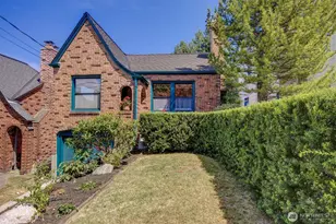 2714 Queen Anne Ave N, Seattle, WA 98109 - Photo 3