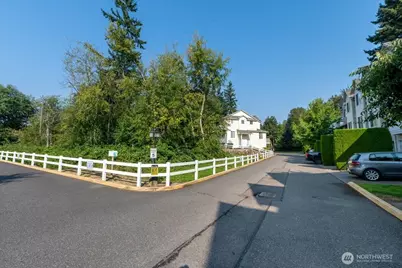 10410 Holly Drive #E, Everett, WA 98204 - Photo 31