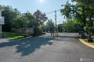 10410 Holly Dr, Everett, WA 98204 - Photo 3