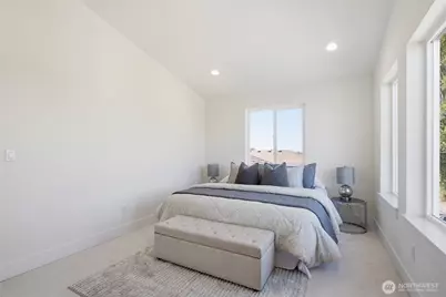 9323 Marcus Avenue S, Seattle, WA 98118 - Photo 25