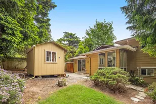 13730 SE 20th St, Bellevue, WA 98005 - Photo 33