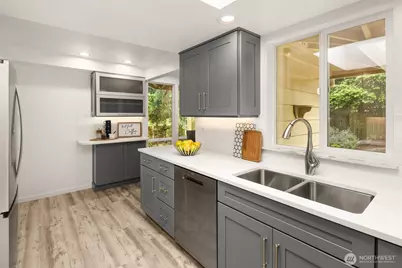 13730 SE 20th Street, Bellevue, WA 98005 - Photo 11